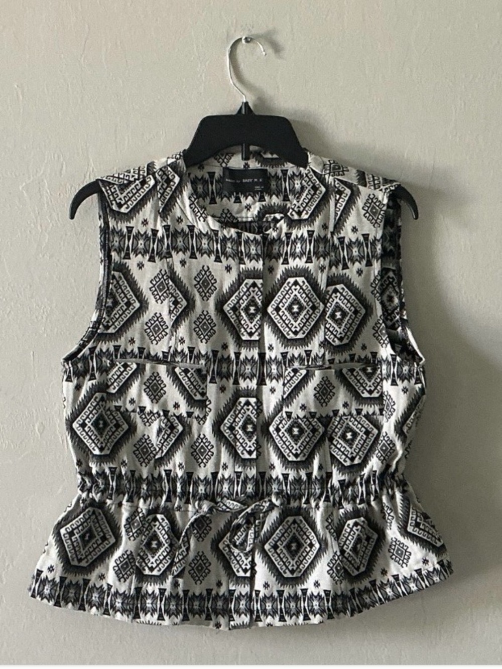 Black/White Geometric Boho Aztec Tribal Monochromatic Sleeveless Peplum Vest S-M